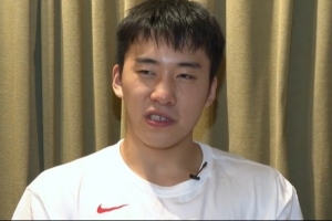 王俊杰：中国男篮每场都是拼出来的 大哥们都给了我很多建议-1