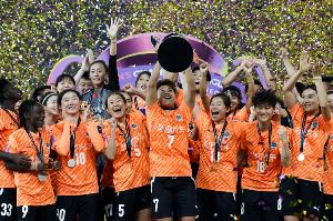 博主：武汉女足将出战FIFA女足冠军杯，若进半决赛将战阿森纳-1