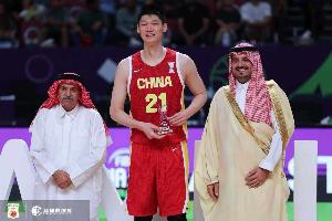 媒体人：胡金秋的护筐不够好 但他在进攻端的表现实在耀眼-1