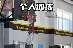 训练、宠粉两不误 这是属于阿隆戈登的硬汉哲学 来看大连视频集锦-1
