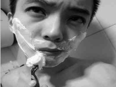 他揉捏她两乳不停呻吟的视频：她双峰被玩弄时发出阵阵娇喘-2