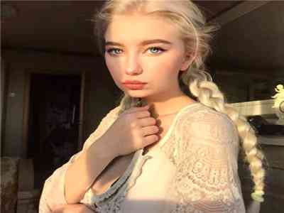 毛茸茸的妇女体内汇编：女性创意体育赛受关注-1